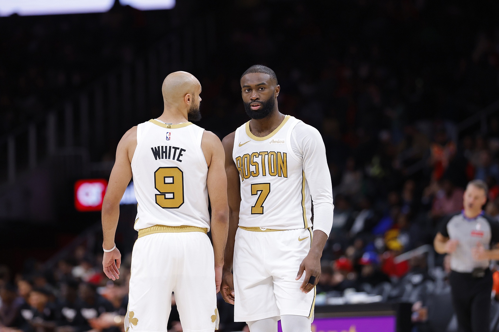 开云-德里克·怀特：杰伦·布朗吃的第一个T没得说 但第二个T太扯了