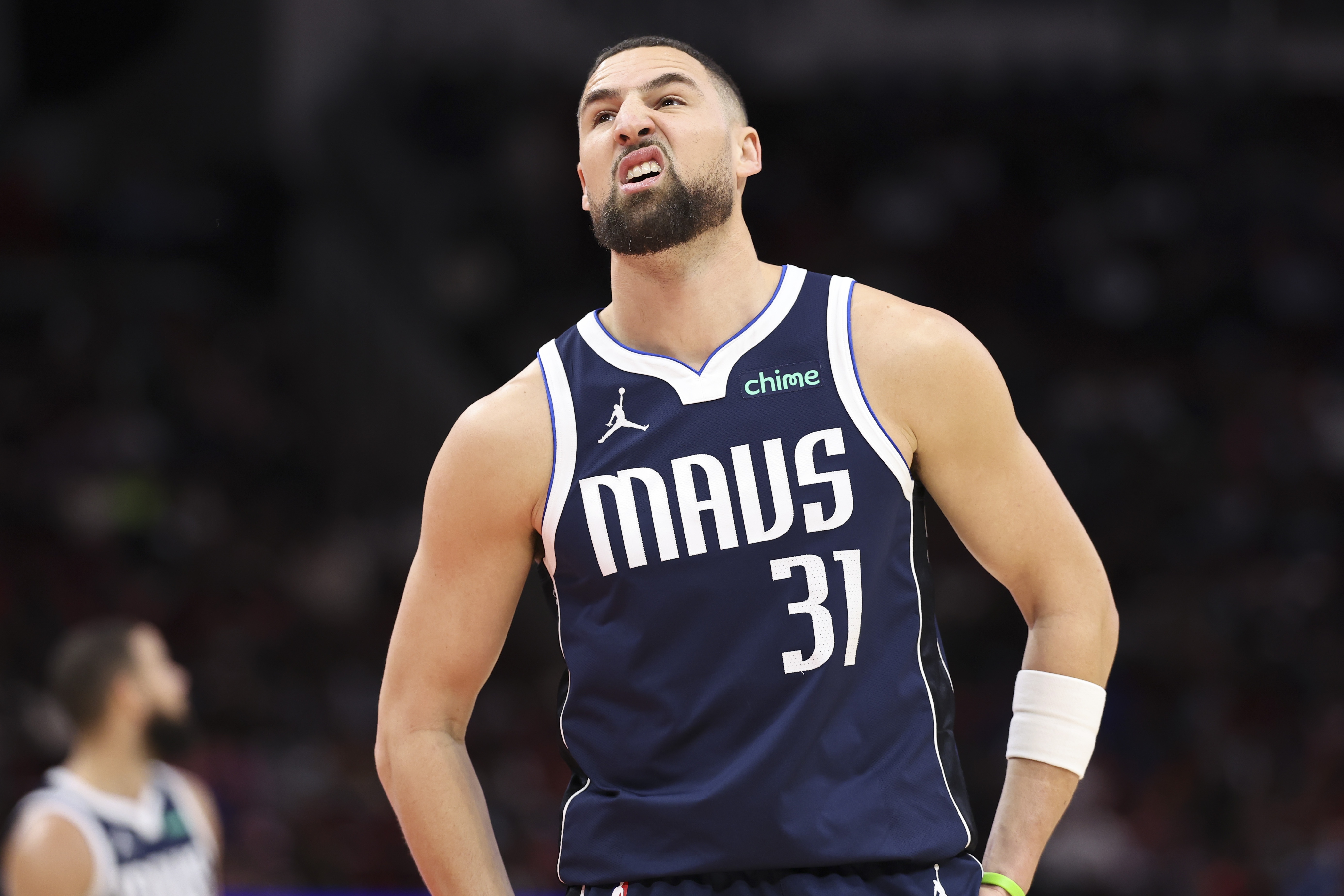 开云-越打越坑了！克莱8中2得5分2板1助 三分6中1&amp;正负值-12